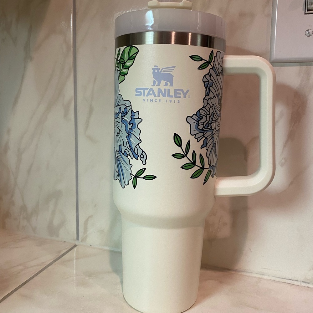 Stanley Adventure Quencher Floral Cream 40oz Tumbler